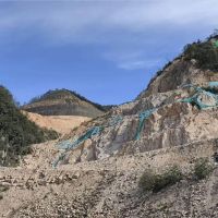 江西一采石場(chǎng)被查重大隱患！擅自改道使運(yùn)輸?shù)缆范钙鲁瑯?biāo) 自查后未整改